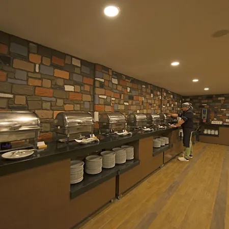 Hotel Grand Emir & 3*