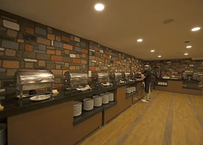 Hotell Grand Emir & 3*